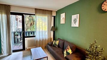 Fernseher, Tischtennisplatte