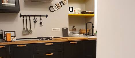 Fridge, microwave, stovetop, dishwasher