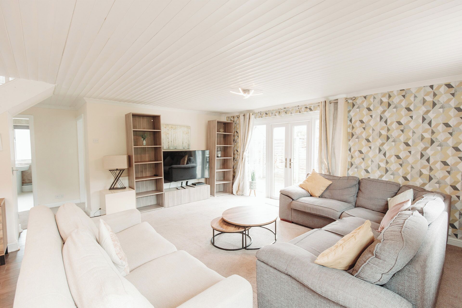 Superior Cottage, Lake View | Living area