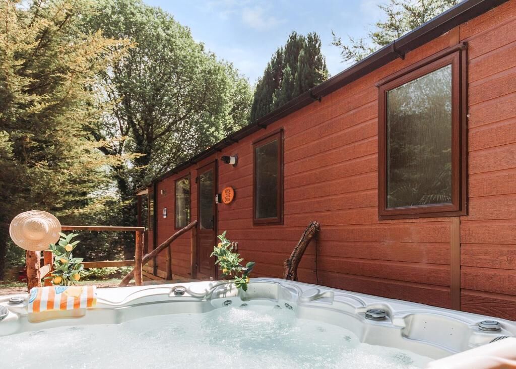 Bañera de hidromasaje exterior