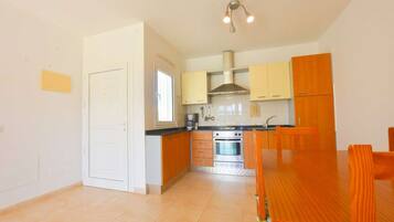 Micro-ondes, four, cafetière/bouilloire