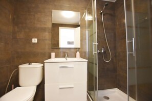 Dusche, Haartrockner, Handtücher