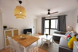 TV - Book Jet OASIS DUNAS Suite -apartments (Corralejo)