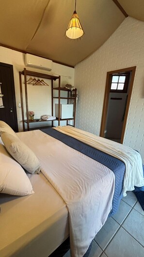 Standaard suite, balkon, uitzicht op strand | Gratis wifi