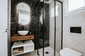 Shower, hair dryer, towels - Book jet - Paradise Dunes villa with Private pool (Corralejo)