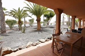 屋外ダイニングエリア