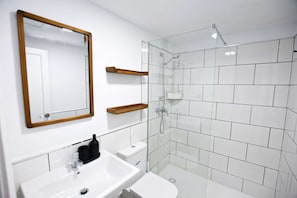 シャワー、タオル