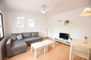 TV - Book Jet OASIS DUNAS Suite -apartments (Corralejo)
