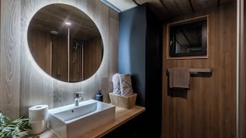 Superior huisje, uitzicht op meer | Badkamer | Handdoeken