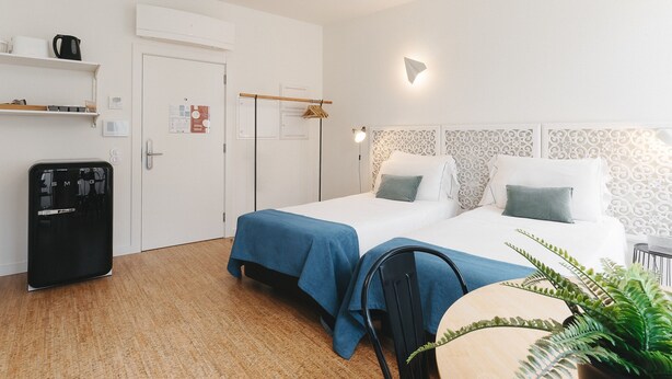 Apartamento | 1 dormitorio y tabla de planchar con plancha