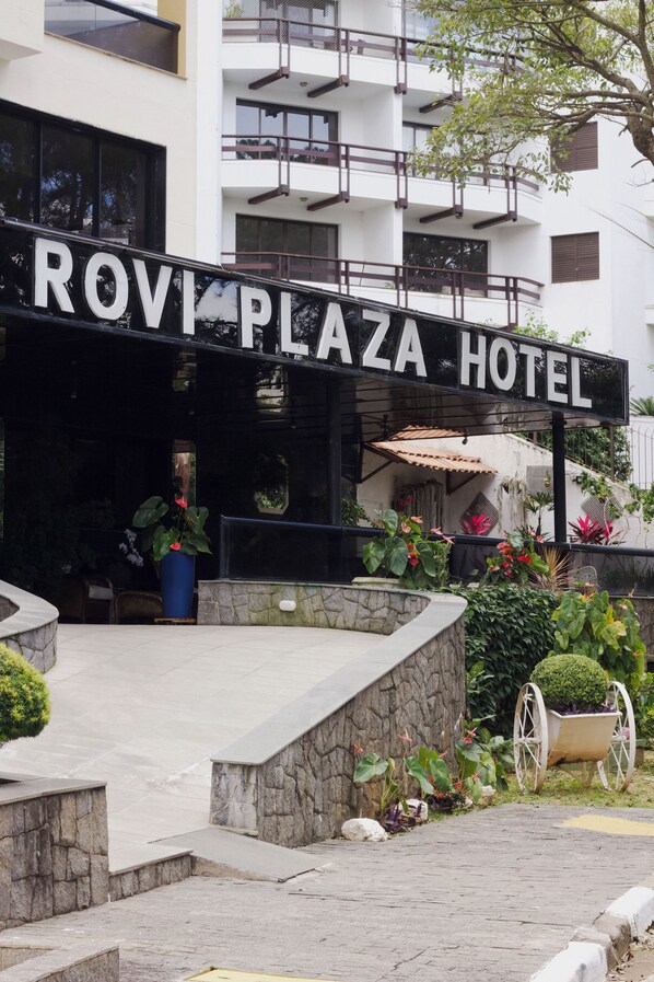 Front of property - Rovi Plaza Hotel (Serra Negra)