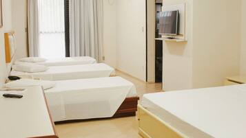 Espacio para trabajar con laptop y wifi gratis