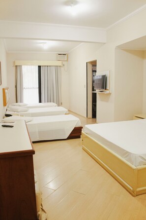 Quadruple Room, Balcony - Rovi Plaza Hotel (Serra Negra)