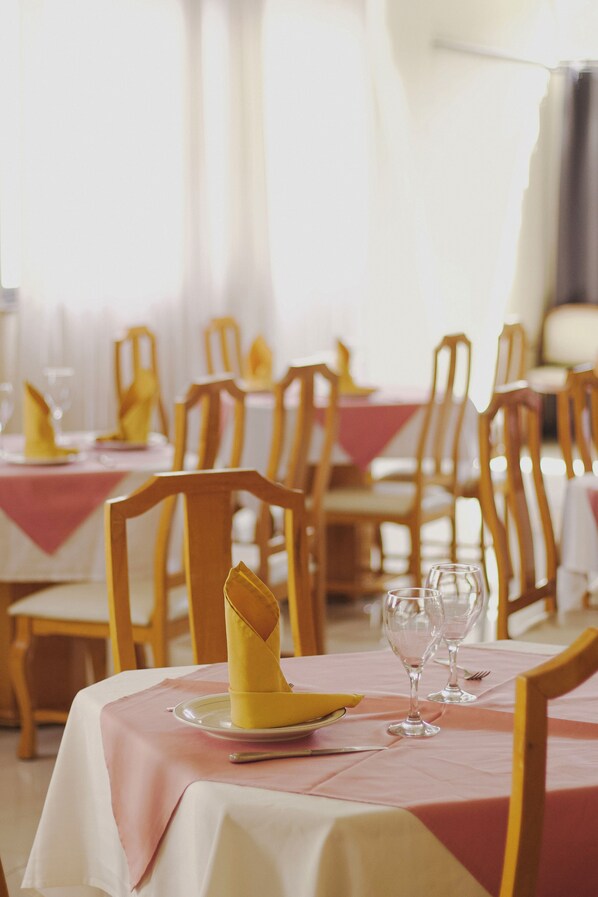 Restaurant - Rovi Plaza Hotel (Serra Negra)