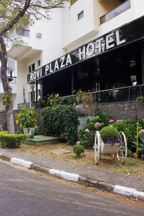 Front of property - Rovi Plaza Hotel (Serra Negra)