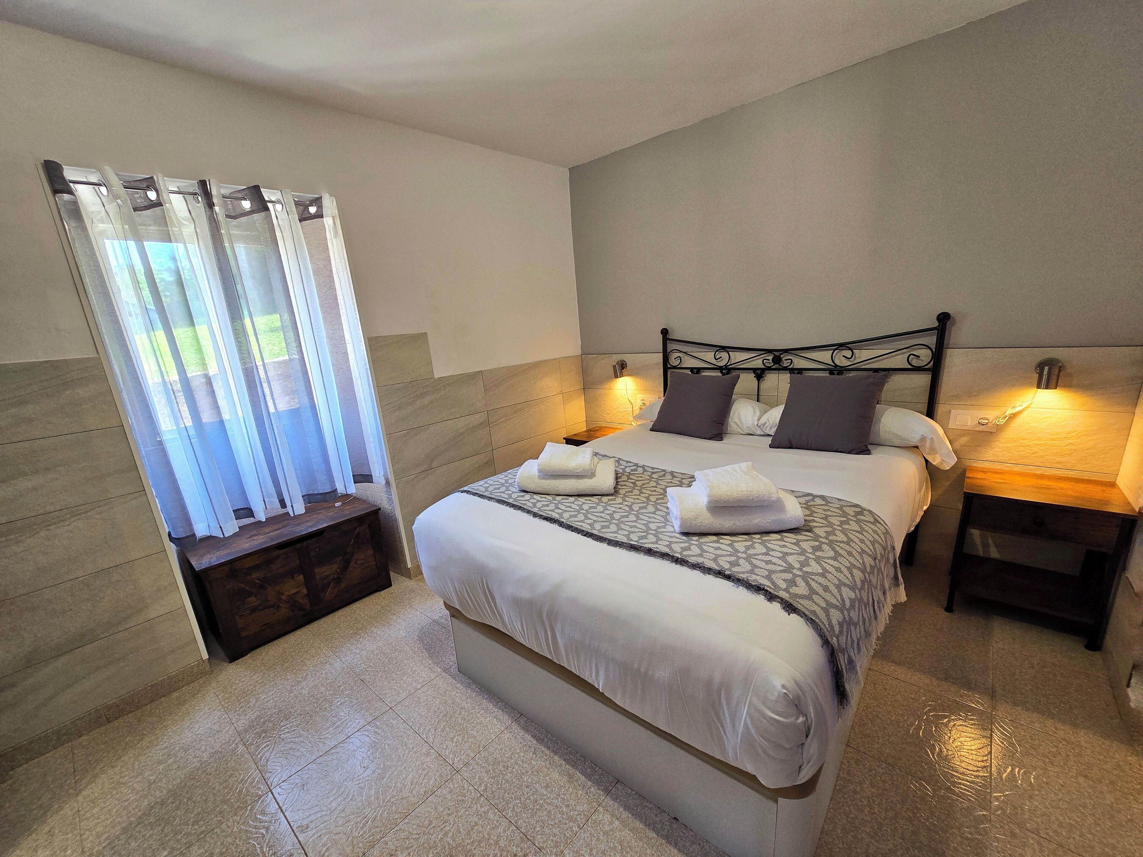 Bügeleisen/Bügelbrett, Reisekinderbett, kostenloses WLAN, Bettwäsche