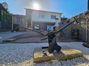 Property grounds - A Casa de Pepe & Lola, House with 5 bedrooms, 4 bathrooms, barbecue and garden. (Caldas de Reis)