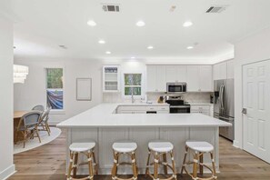 Fridge, microwave, oven, stovetop - Sunny Day- Minutes to Beach- Heated Pool- 4 Bikes (Santa Rosa Beach)