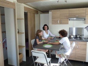 Micro-ondes, cafetiĂšre/bouilloire