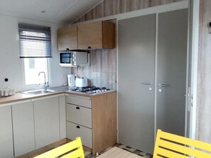 Fridge, microwave, coffee/tea maker, toaster - Comfortable Mobile Home - 6 People - Tréguennec (Tréguennec)