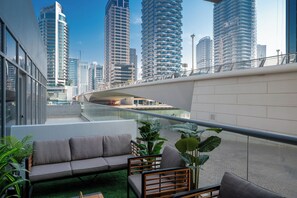 Property grounds - Spacious Marina View 2BHK in a Prime location next to Tram Station & Beach (Dubai)