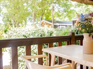 Outdoor dining - Mobile Home with Terrace in Salavas (Salavas)