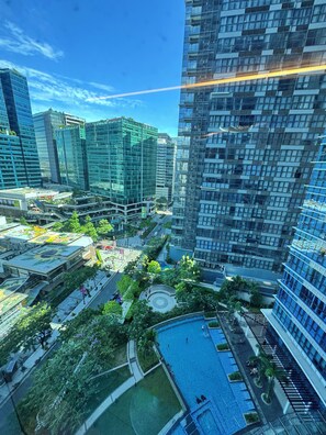 Exterior - BGC Uptown Cozy 3BR with Bathtub & Washer + dryer (Taguig)