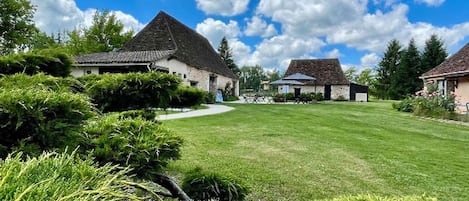 المنشأة من الخارج