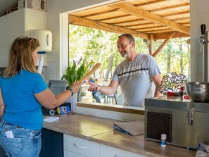 Dining - Mobile Home with Terrace in Bayas for 6 Guests (Bayas)