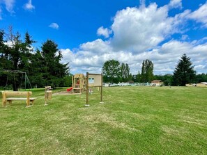 Children’s area - Mobile home for 5 with terrace and equipped kitchen (La Douze)