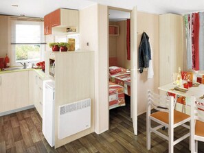Microwave, coffee/tea maker - 28m² Mobile Home with Terrace in Saint-Rome-de-Tarn (Saint-Rome-de-Tarn)