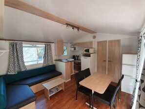 Interior - 35m² Mobile Home with Terrace for 5 People (Bayas)