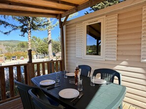Outdoor dining - Mobile home for 8 with terrace in Villecroze (Villecroze)