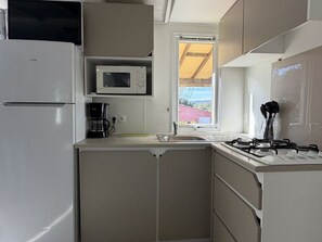 Microwave, coffee/tea maker - Mobile home for 8 with terrace in Villecroze (Villecroze)