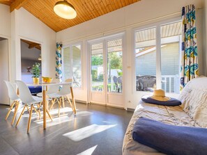 TV - Mobile home for 5 in Saint-Jean-de-Monts with terrace (Saint-Jean-de-Monts)