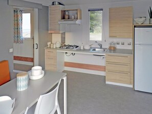 Microwave, coffee/tea maker - Mobile home with terrace for 2 people (Luynes)