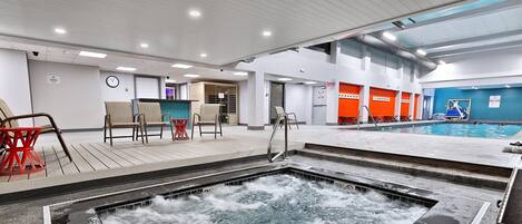 Alberca techada y alberca climatizada