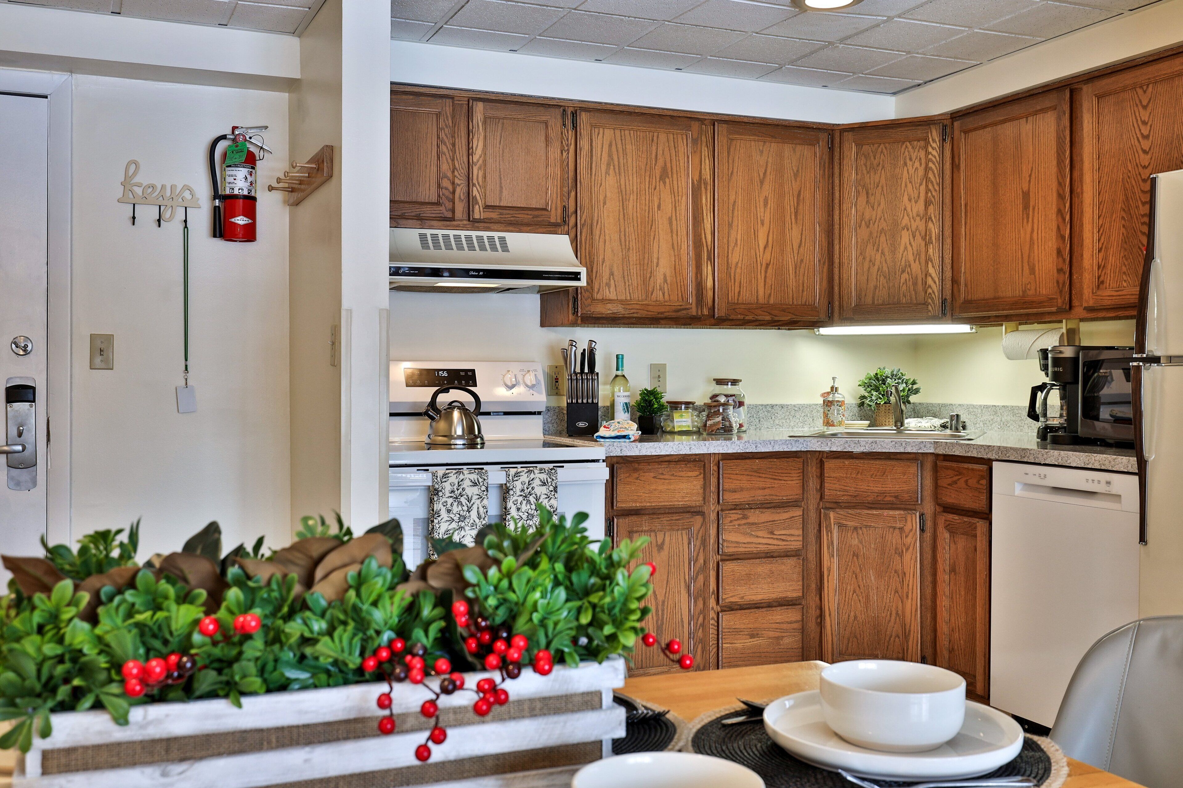 冰箱、微波炉、烤箱、炉灶