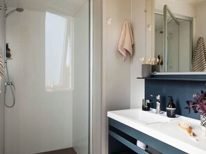 Bathroom - Mobile Home 35m² for 6 with Terrace in Saint-Jean-de-Monts (Saint-Jean-de-Monts)