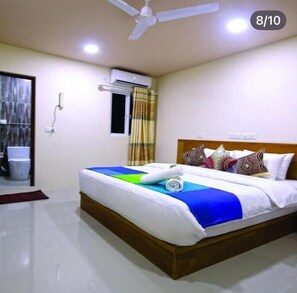 Superior Room | Bathroom | Shower, hair dryer, towels, soap - Oceanvine Maldives (Mahibadhoo)