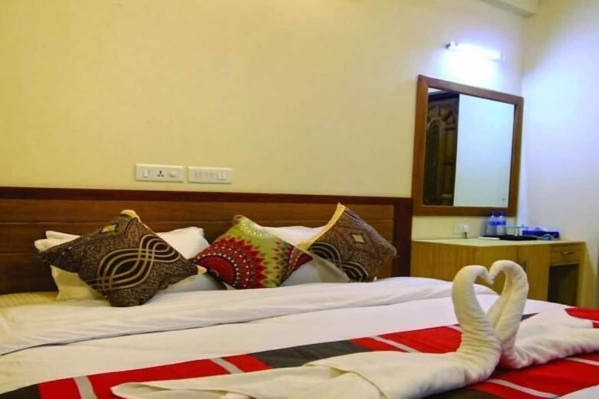 Iron/ironing board, free WiFi