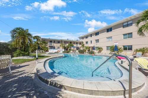 Steps to St. Pete Beach!-Pool-Beach View! 6700-305