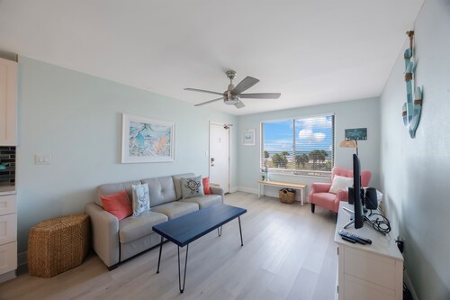 Steps to St. Pete Beach!-Pool-Beach View! 6800-305