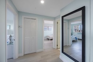 WiFi, bed sheets - Steps to St. Pete Beach!-Pool-Beach View! 6800-305 (St Pete Beach)