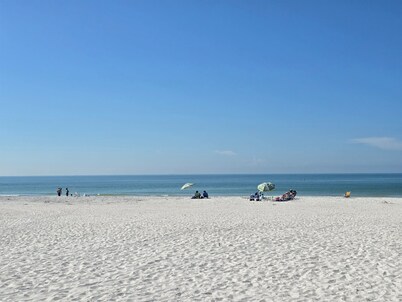 Steps to St. Pete Beach!-Pool-Beach View! 6800-305