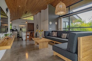 TV - Villa Bernard - luxurious home in Tamarindo, walking distance to the beach& town (Tamarindo)
