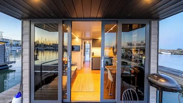 Luxury mobile home, balcony, sea views | Living area