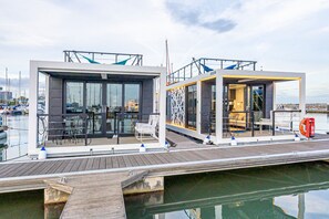 Front of property - The Homeboat Company Parque das Nações (Lisbon)