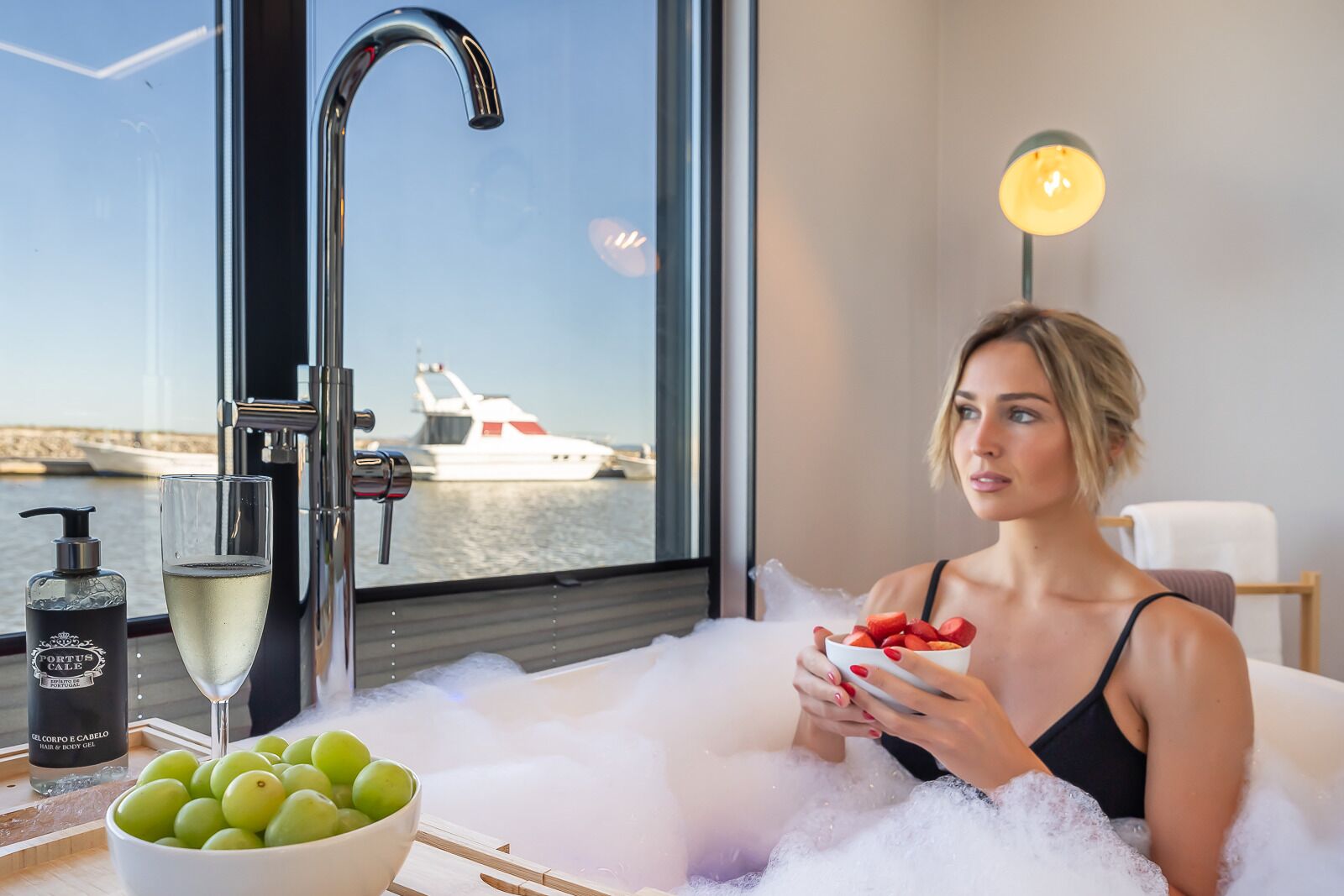 Tina de hidromasaje, aguas termales y tratamientos corporales 