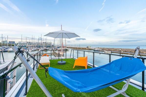 Deluxe Mobile Home, Harbour View | Terrace/patio - The Homeboat Company Parque das Nações (Lisbon)